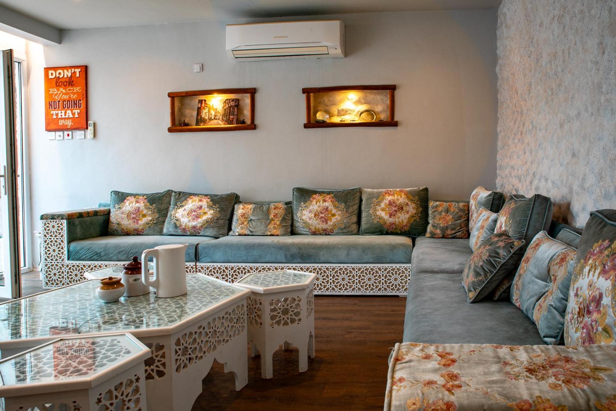 Elegant Garden Stay With 2 Living Areas, 2 Bedrooms, 1 Full And 1 Half Bath For 6 Guests Umm Al Amad Exterior photo